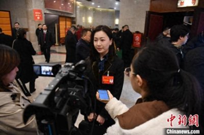 ​从歌手到罕见病患者守护者 冯家妹四川两会为罕见病发声