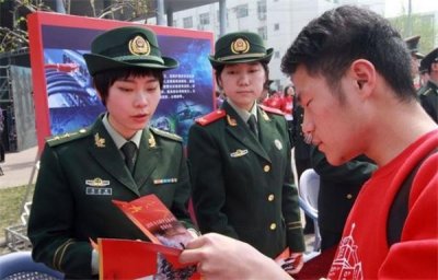 ​大学生参军入伍，当两年义务兵能拿多少补贴？真实数字让人羡慕