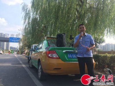 ​西安的哥路边开演唱会近百场 人称“传奇哥”