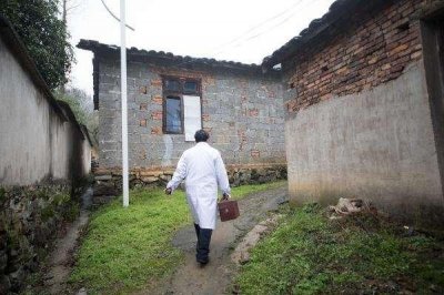 ​用制度守望“一元村医”的诗与远方