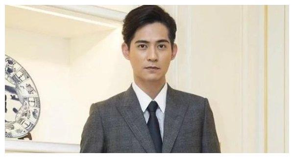 从花样少年到成熟型男，39岁的“仔仔”周渝民帅气依旧