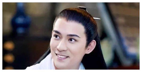 从花样少年到成熟型男，39岁的“仔仔”周渝民帅气依旧