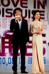 ​通过跟韩雪的对比，刘亦菲身高绝对没有170，铁证如山！