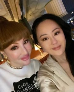 ​56岁章小蕙近照曝光，淡妆出镜皮肤白皙圆润，生活状态十分不错