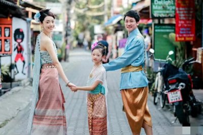 ​司雯嘉打泰拳还和老虎合影，老公高山峰还陪她一起疯