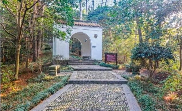 蒋介石母亲墓:花三年修建而成,如今成旅游景区,门票20元一人