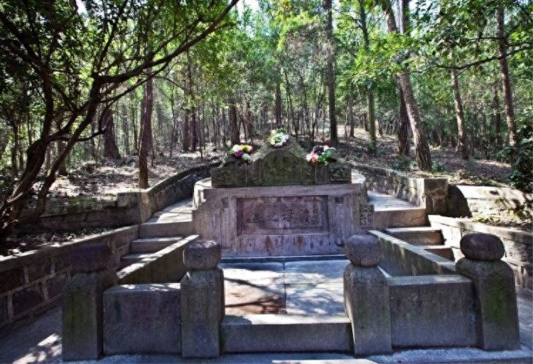 蒋介石母亲墓:花三年修建而成,如今成旅游景区,门票20元一人