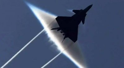 ​高颜值FC31再次现身，或为上舰做准备，性能媲美F35