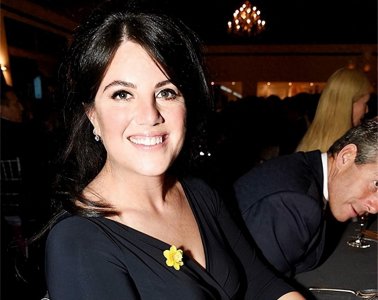 ​克林顿与莱温斯基,合伙欺骗希拉里，约定秘密暗号：要不要饮料？