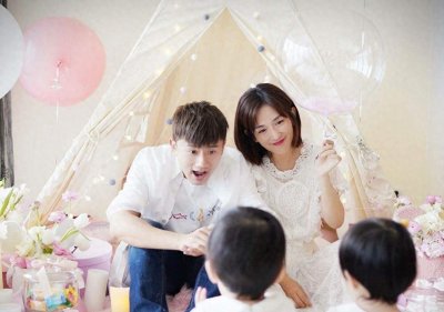 ​谢娜双胞胎女儿正脸照，一个像爹，一个像妈，基因果然是公平的