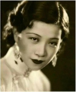 ​阮玲玉：20岁爆红，25岁自杀，死后30万人替她送葬，5位粉丝殉情