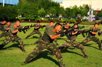 ​【起床号】10月23日，早安！歌曲《绿色军衣》