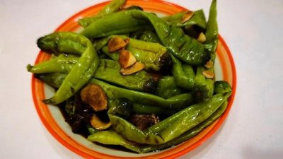 ​学婆婆这样腌辣椒，简单7步骤，味道爽脆更入味，放一年都不会坏