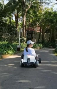 ​钱泳辰分享吕一玩平衡车视频 喊老婆＂吕小一＂