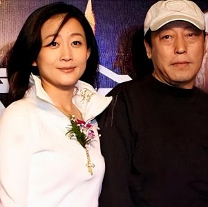 ​演员倪大红的妻子倪炜竟然是央视著名主持人倪萍的妹妹