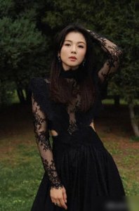 ​刘涛“故意走光”？事件引热议，网友：质量差还是时尚新潮流？