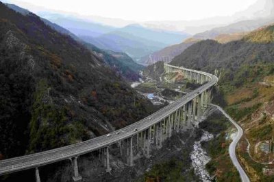 ​受地质灾害影响 雅西高速荥经段今起实施交通管制 恢复时间待定