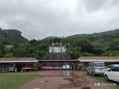 ​连云港云龙涧风景区，龙腾满涧水、瀑布石上流，美景总在风雨中