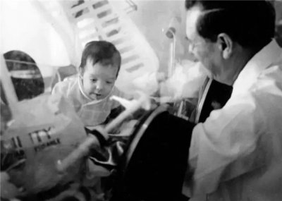 ​12岁“泡泡男孩”：与妈妈最后的告别