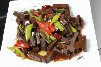 ​炒猪血，切记不要直接下锅，炒前先做这1步，滑嫩入味，不碎不散