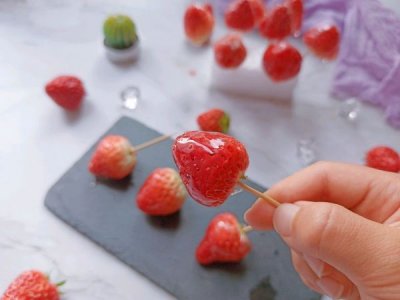 ​#元宵节美食大赏#草莓糖葫芦你这么做，保证最正宗