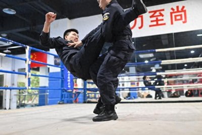 ​警察节来临之际 直击特警拳击格斗训练现场
