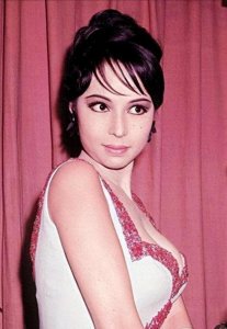 ​她是亚洲第一艳星，全裸出镜当过间谍，最后却成中国卫星导航之母