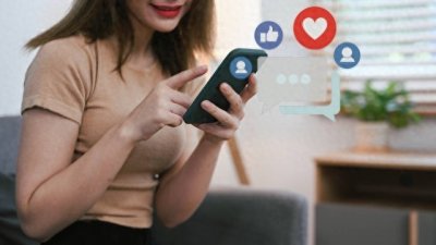 ​遇见喜欢的人，怎么找话题聊天不至于陷入尴尬？