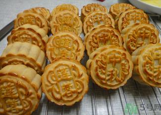 莲蓉月饼怎么做好吃?莲蓉月饼做法推荐 莲蓉月饼怎么做好吃?莲蓉月饼做法推荐