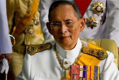 ​1985年，诗丽吉王后出轨保镖，泰王普密蓬是如何惩罚她的