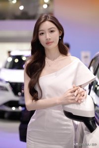 ​敏敏——网友称为“中国最美车模没有之一”，车模界的天花板！