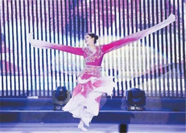 邓雪凤简历（邓雪凤出生被抛弃）(5)