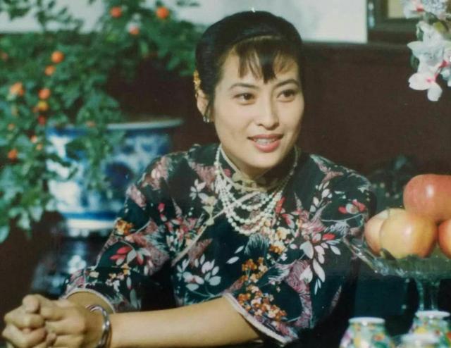 39岁拿梅花奖，凭“薛甄珠”再爆红，戏外太低调丈夫身份至今是谜