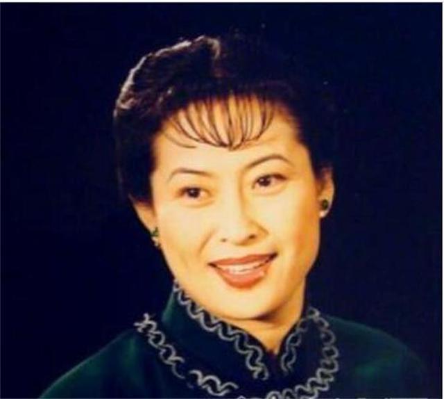 39岁拿梅花奖，凭“薛甄珠”再爆红，戏外太低调丈夫身份至今是谜