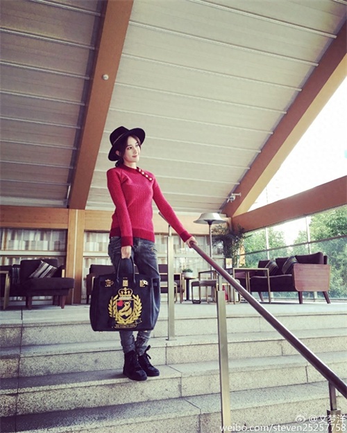 文梦洋,因《丑女无敌》演小艾而爆红的她,穿衣搭配起来好漂亮