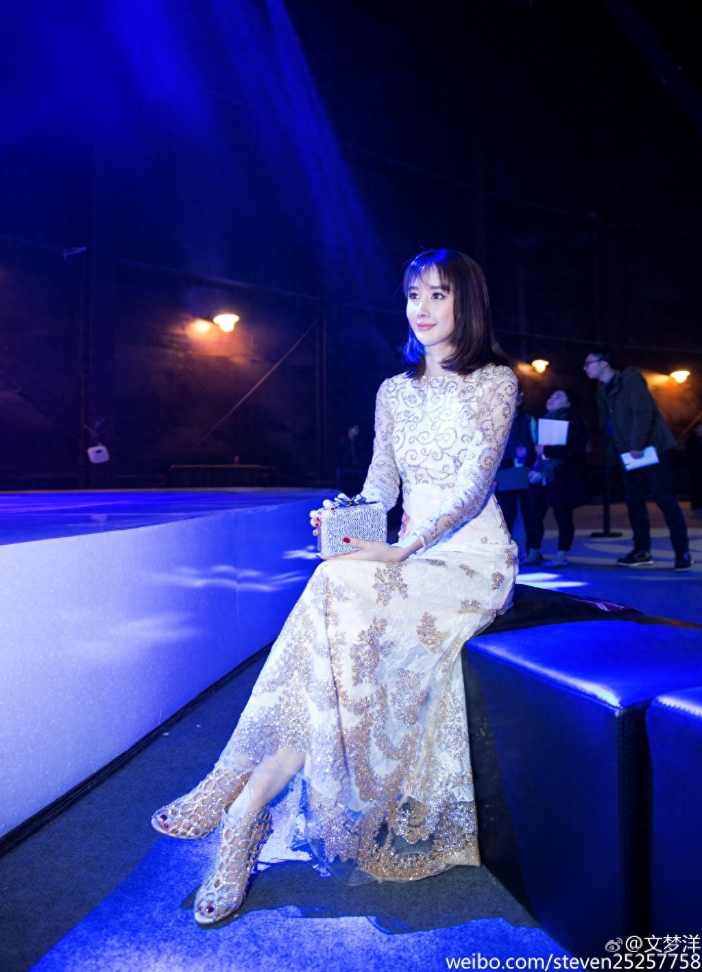 文梦洋,因《丑女无敌》演小艾而爆红的她,穿衣搭配起来好漂亮