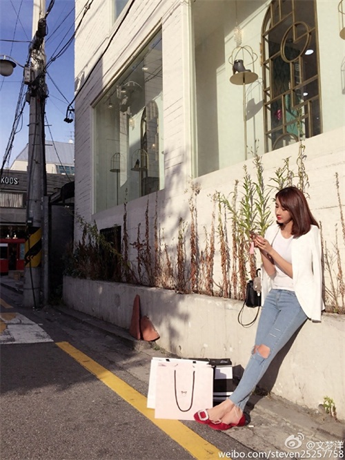 文梦洋,因《丑女无敌》演小艾而爆红的她,穿衣搭配起来好漂亮