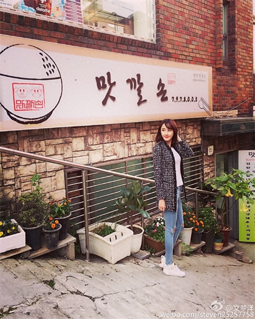 文梦洋,因《丑女无敌》演小艾而爆红的她,穿衣搭配起来好漂亮