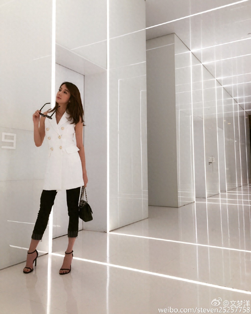 文梦洋,因《丑女无敌》演小艾而爆红的她,穿衣搭配起来好漂亮