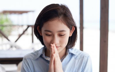 ​佐佐木莉佳子，在《CanCam》8月号上作为专属模特出道