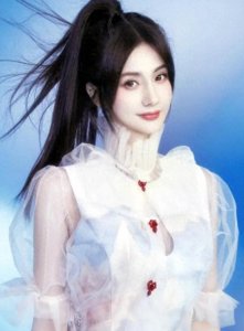 ​她是主演《肉蒲团》的3D女神，如今混迹直播间，颜值大变