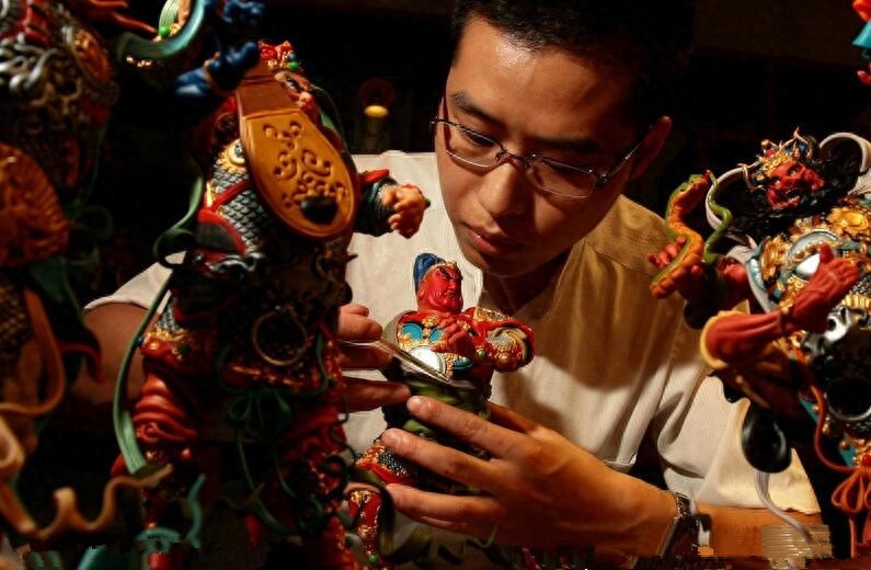 捏面人:是捏制的创作艺术,已很少作为食物出现