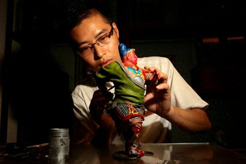 捏面人:是捏制的创作艺术,已很少作为食物出现