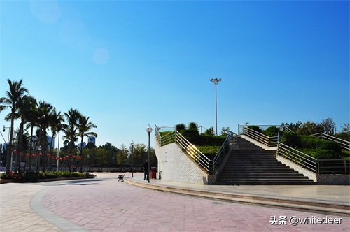 冬日的惠州大亚湾黄金海岸 -- 蓝天白云，海天一色