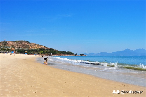 冬日的惠州大亚湾黄金海岸 -- 蓝天白云，海天一色