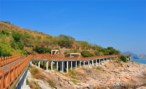 冬日的惠州大亚湾黄金海岸 -- 蓝天白云，海天一色