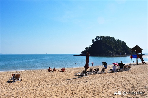 冬日的惠州大亚湾黄金海岸 -- 蓝天白云，海天一色