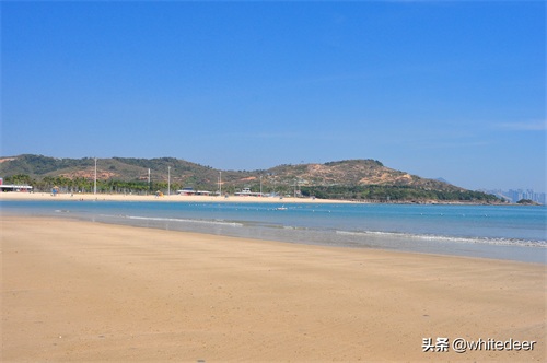 冬日的惠州大亚湾黄金海岸 -- 蓝天白云，海天一色