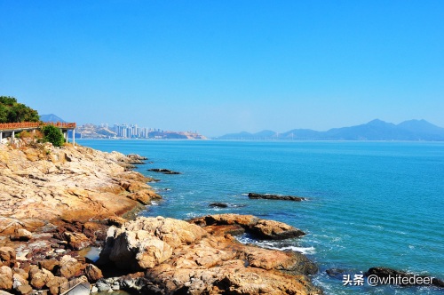 冬日的惠州大亚湾黄金海岸 -- 蓝天白云，海天一色