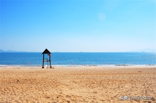 冬日的惠州大亚湾黄金海岸 -- 蓝天白云，海天一色